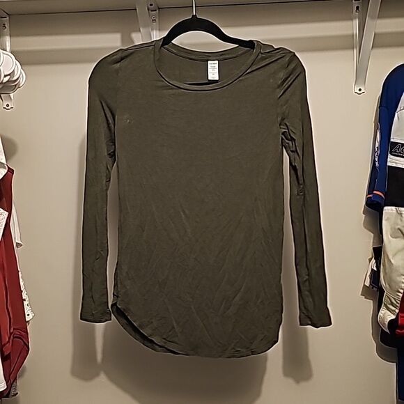 Soft cotton layering long sleeve - bundle friendly - Picture 1 of 2